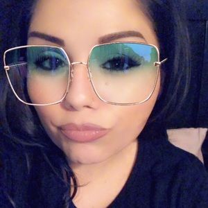 Meet your Posher, Rita